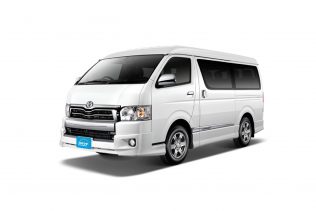 Toyota Ventury 또는 동급의