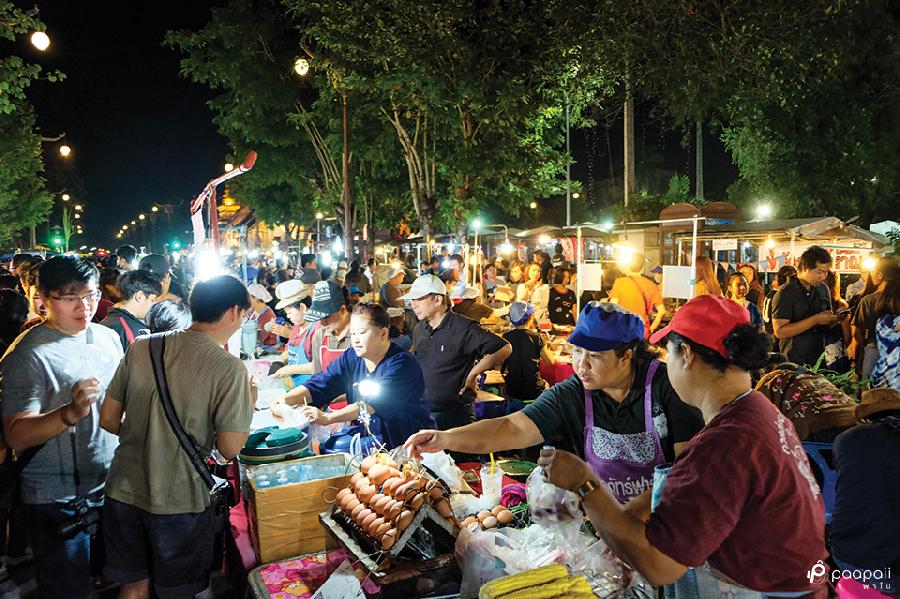 ถนนคนเดินหน้าวัดภูมินทร์