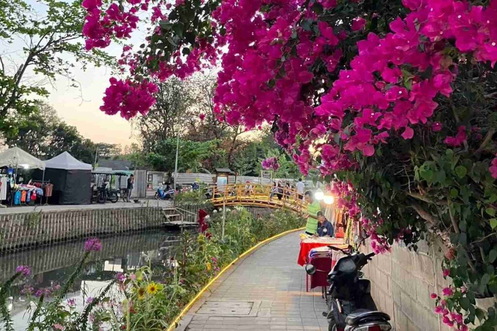 คลองแม่ข่าตั้งอยู่ใจกลางเมืองเชียงใหม่