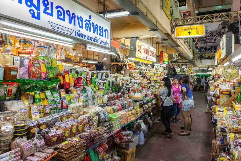 ตลาดวโรรสหรือกาดหลวง ตลาดเก่าแก่ใจกลางเมืองเชียงใหม่