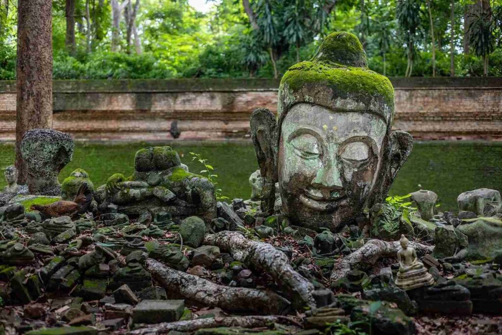 วัดอุโมงค์ เชียงใหม่ เป็นวัดเก่าแก่ตั้งอยู่เชิงดอยสุเทพ ใกล้กับมหาวิทยาลัยเชียงใหม่