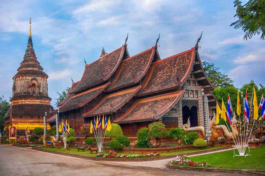 วัดโลกโมฬี วัดเก่าแก่ใกล้ประตูช้างเผือก เชียงใหม่