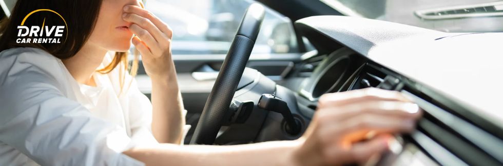 แอร์รถมีกลิ่นอับ มีสาเหตุมาจากอะไร? แก้ไขอย่างไรได้บ้าง?