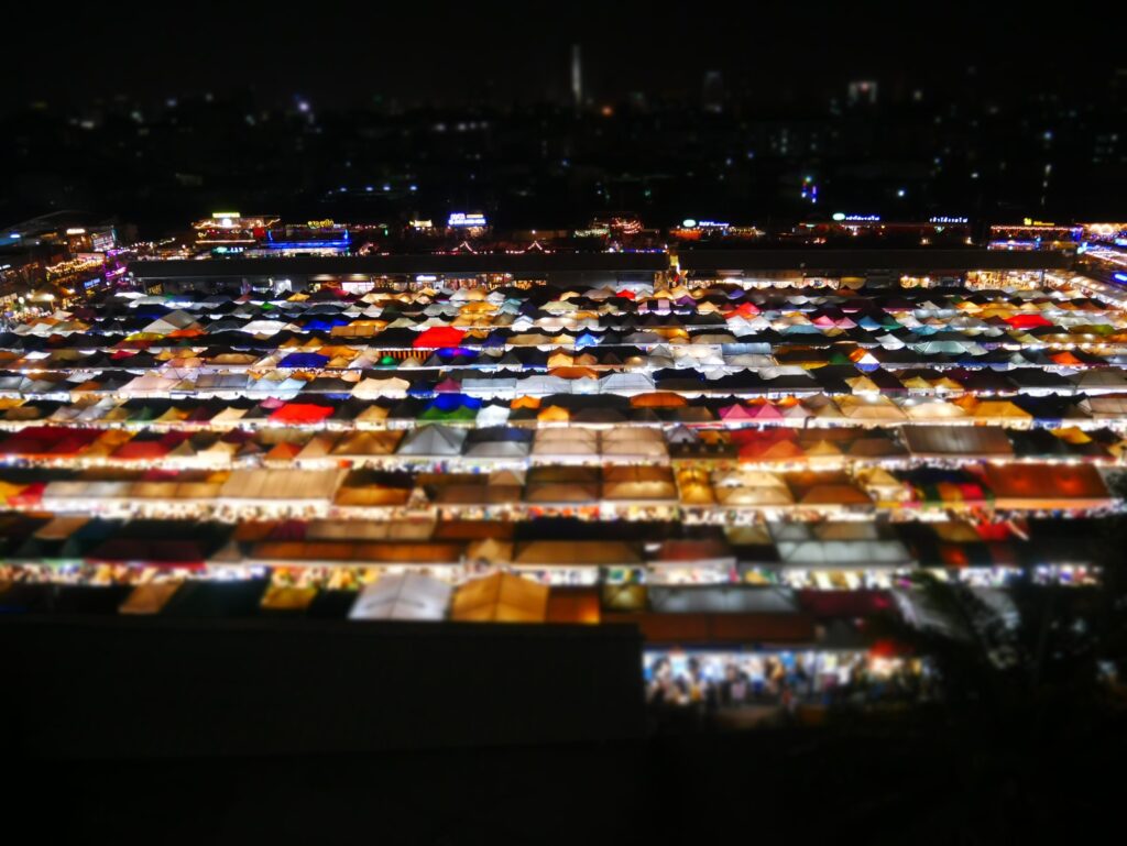 จ๊อดแฟร์ รัชดา ตลาดกลางคืนในกรุงเทพ