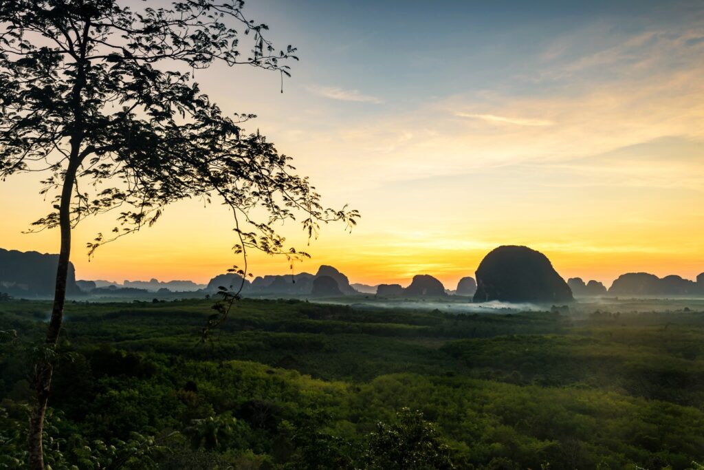 ดินแดงดอย สถานที่เที่ยวกระบี่