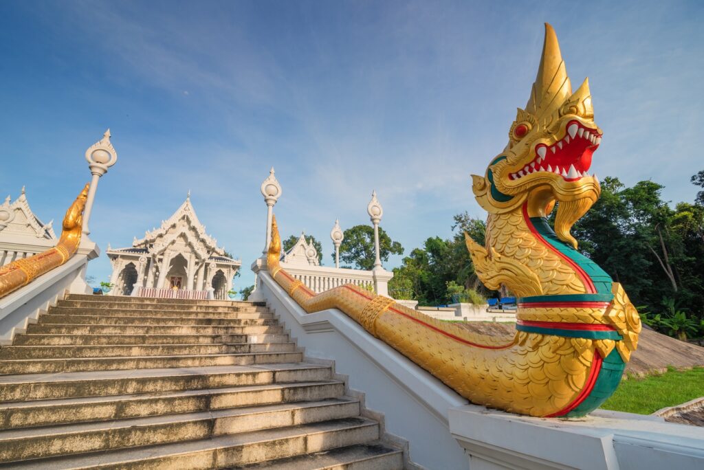 วัดแก้วโกรวาราม ที่เที่ยวในกระบี่