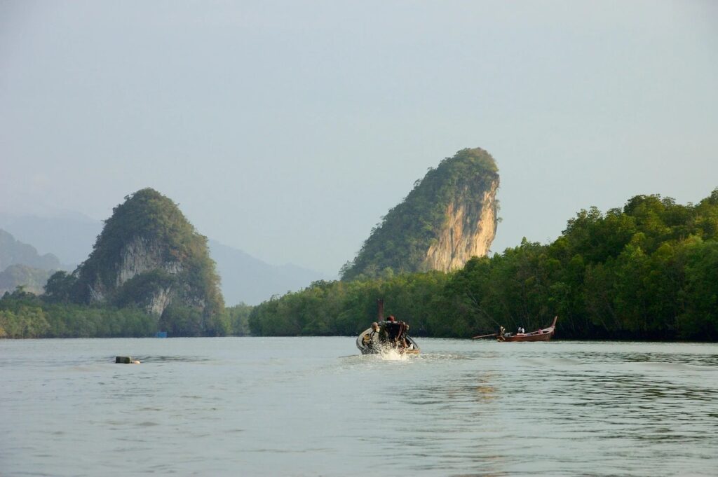 เขาขนาบน้ำ ที่เที่ยวกระบี่