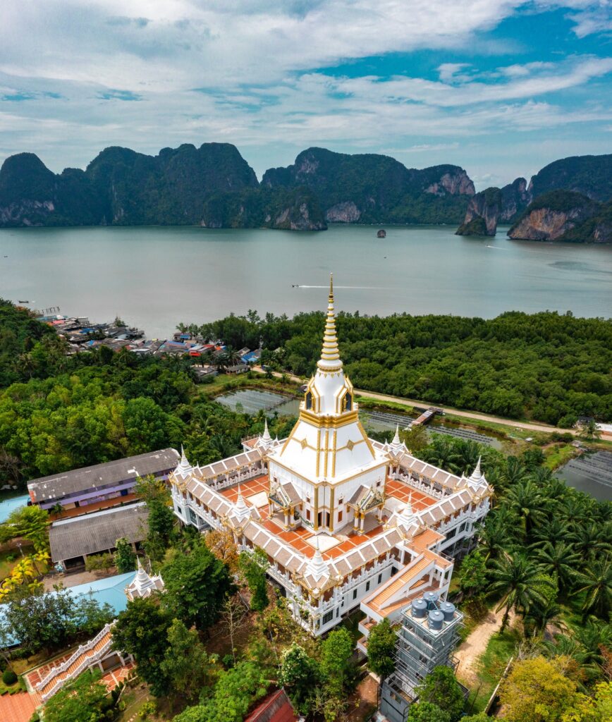 วัดมหาธาตุแหลมสัก สภานที่เที่ยวกระบี่