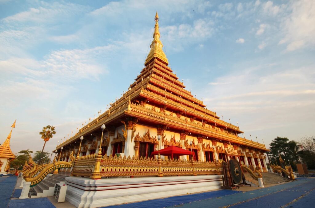 พระมหาธาตุแก่นนคร ขอนแก่น