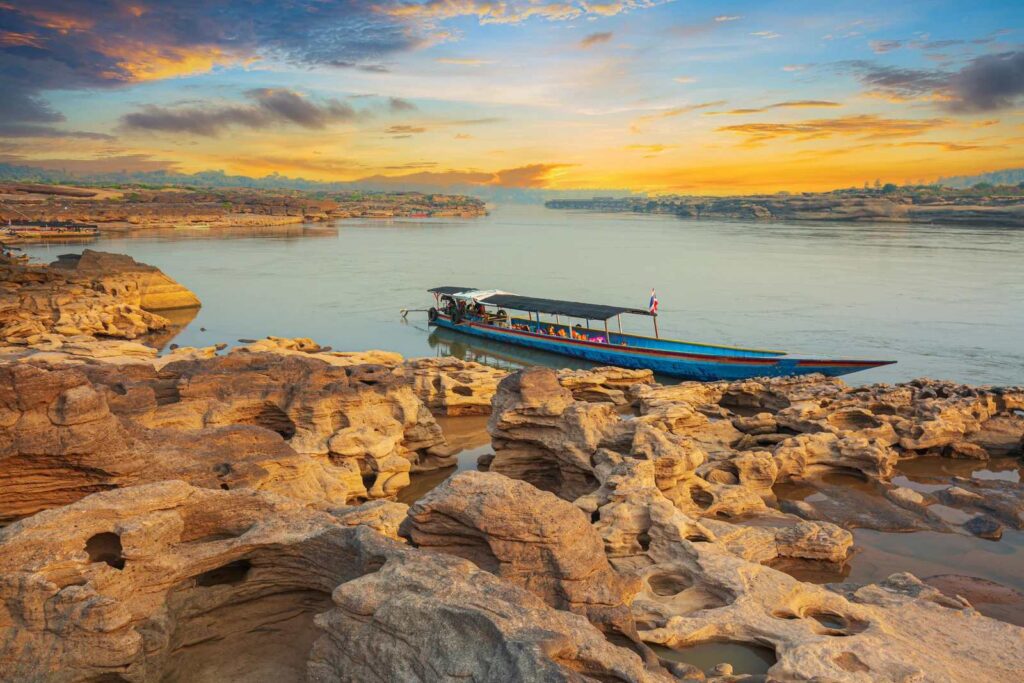สามพันโบก จ.อุบลราชธานี