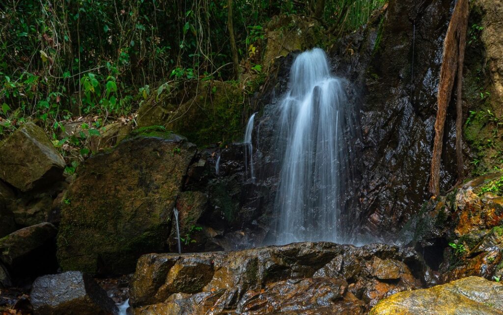 น้ำตกโตนไทร น้ำตกที่ภูเก็ต