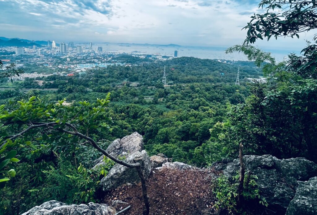 เขาฉลาก จังหวัดชลบุรี