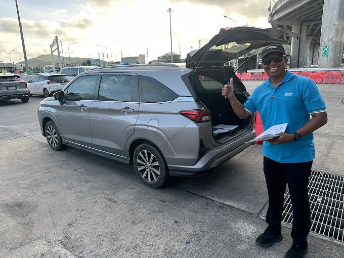 พนักงาน Drive Car Rental ตรวจเช็กสภาพรถทุกคัน