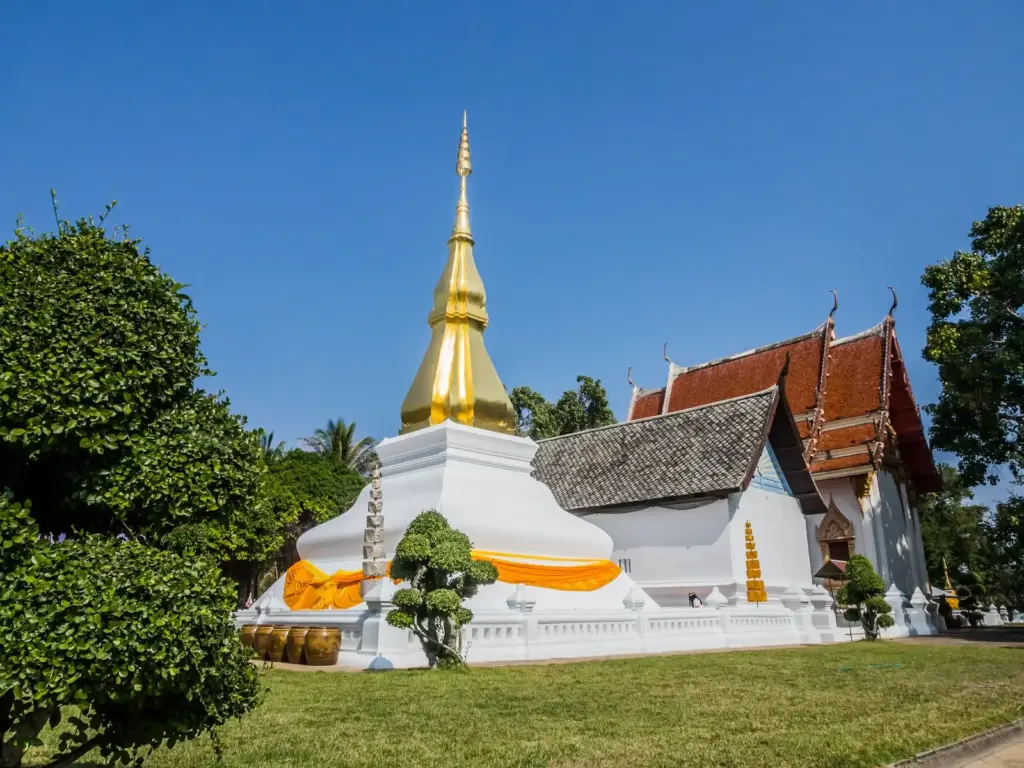 วัดพระธาตุขามแก่น