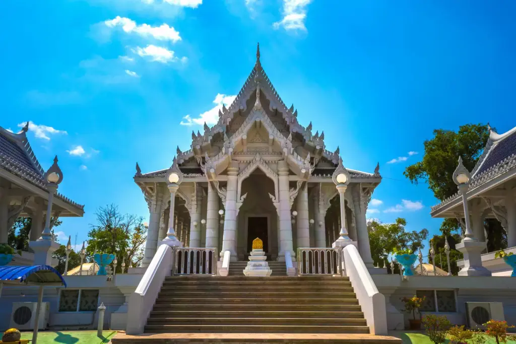 วัดพระอารามหลวงประจำจังหวัดกระบี่