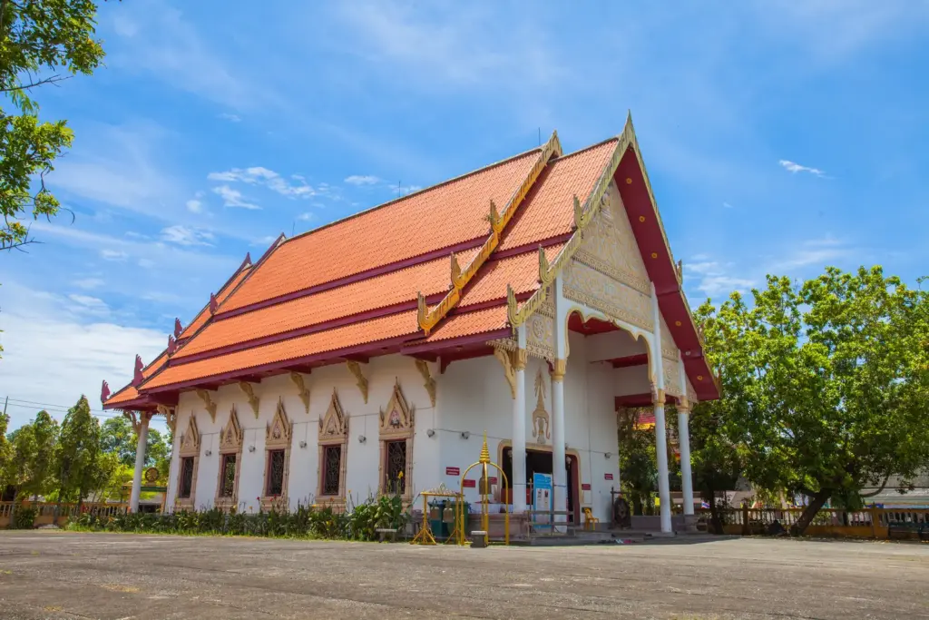 วัดพระทอง หรือ วัดพระผุด (Wat Phra Thong)